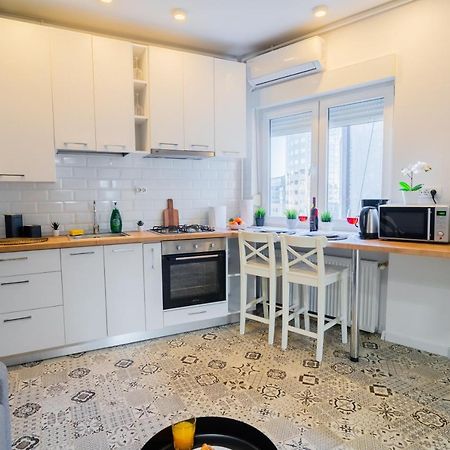 One Bedroom Flat In Bucharest'S Historic District ภายนอก รูปภาพ