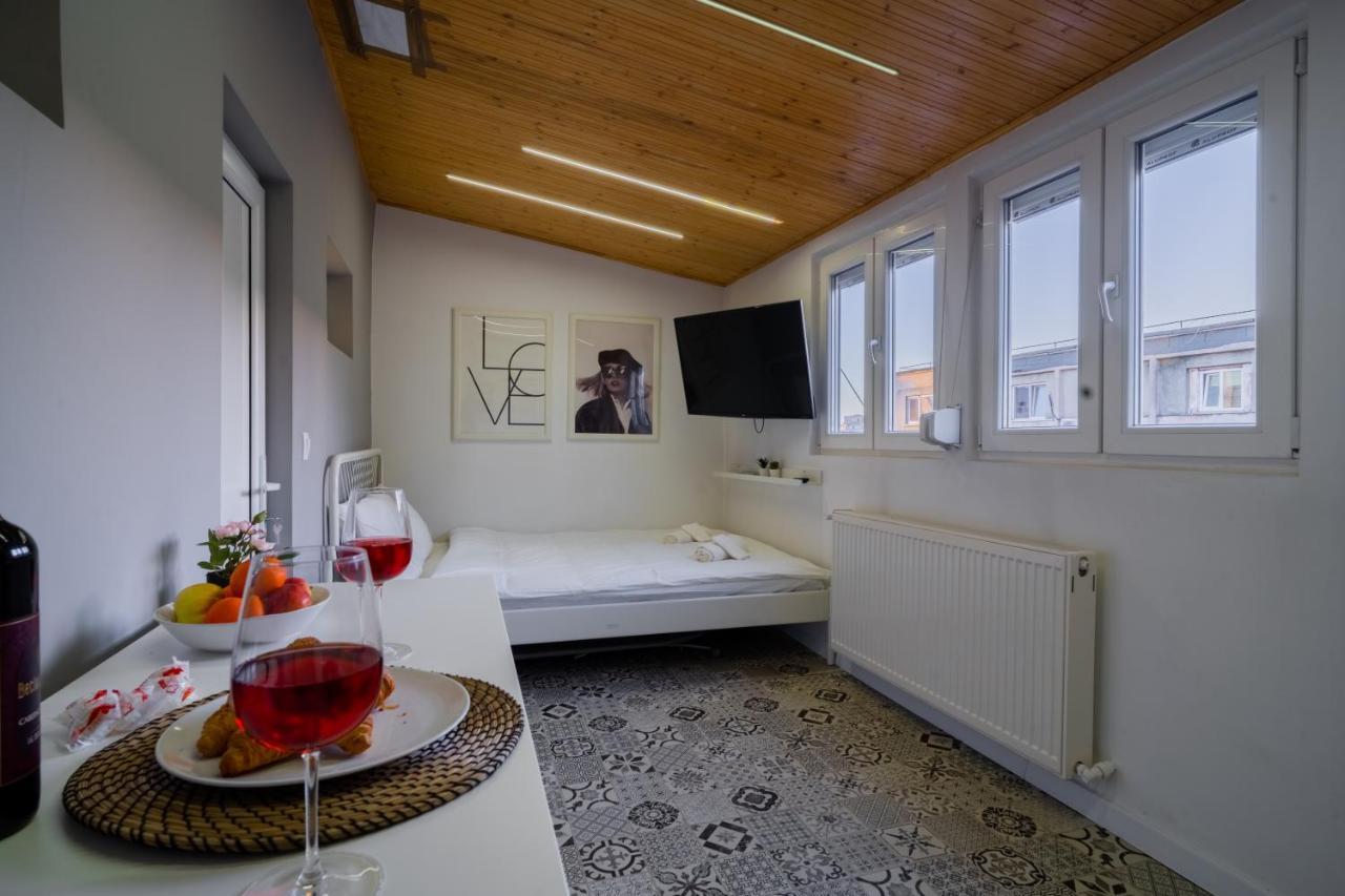 One Bedroom Flat In Bucharest'S Historic District ภายนอก รูปภาพ