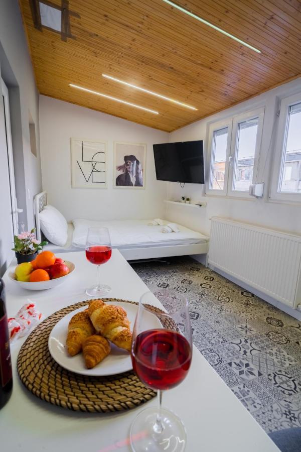 One Bedroom Flat In Bucharest'S Historic District ภายนอก รูปภาพ